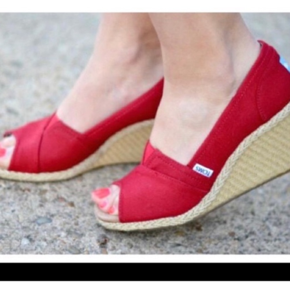 Toms red wedge